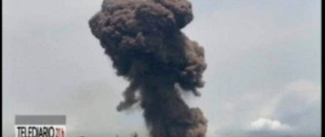 Asap mengepul di atas lokasi ledakan di barak militer di Bata, Guinea Ekuatorial.