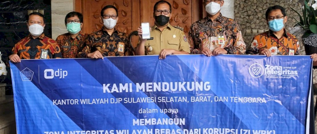 Wali Kota Makassar, Moh Ramdhan Pomanto saat menerima kunjungan dari Dirjen Pajak Kementerian Keuangan RI di kediaman pribadinya, Jl Amirullah.