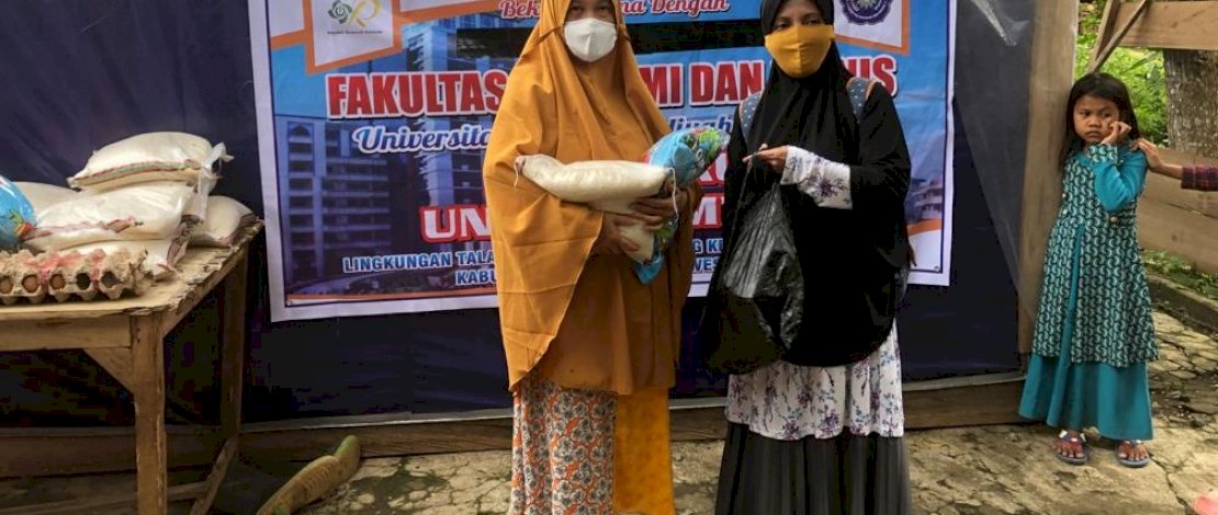 Dosen FEB Unismuh Makassar dan Peneleh Research Institute, berkolaborasi menggelar Abdi Guru untuk Mamuju.