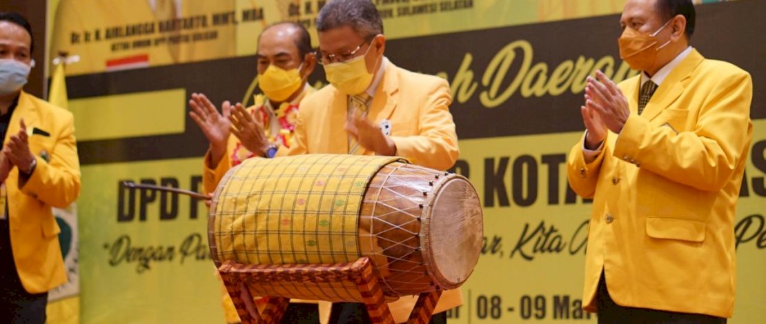 Taufan Pawe saat membuka Musda Golkar Makassar. Taufan Pawe saat membuka Musda Golkar Makassar.