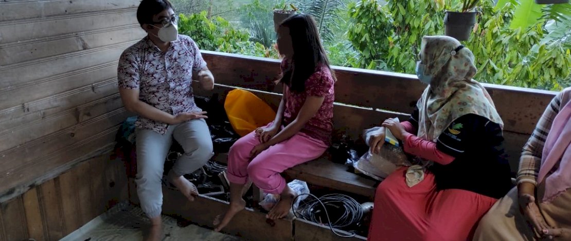 Proses terapi psikososial yang dilakuakan pihak Balai Anak Toddopuli Makassar kepada korban kejahatan seksual di Enrekang. 