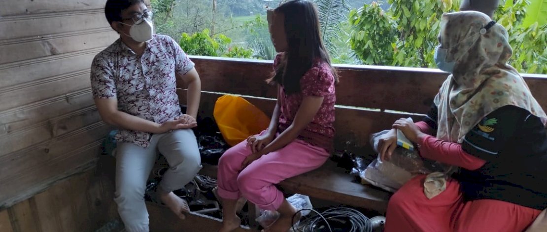 Proses terapi psikososial yang dilakuakan pihak Balai Anak Toddopuli Makassar kepada korban kejahatan seksual di Enrekang. 