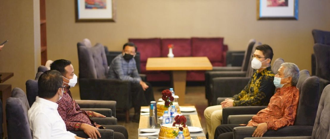 Andi Sudirman Sulaiman, menemui sejumlah anggota Badan Pekerja Sinode Gereja Toraja.