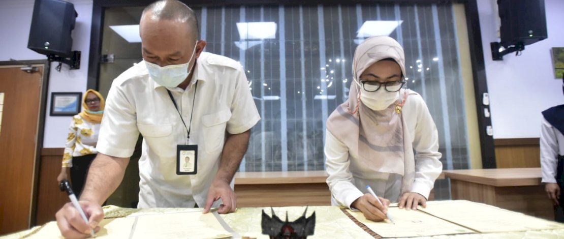 Suasana penandatanganan MoU antara Pemkab Lutra dengan Jasindo.