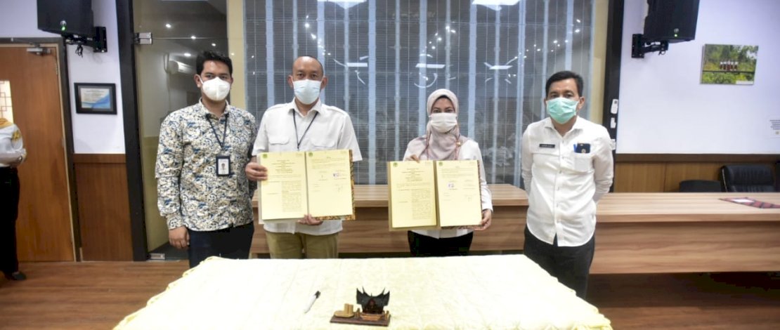 Suasana penandatanganan MoU antara Pemkab Lutra dengan Jasindo.