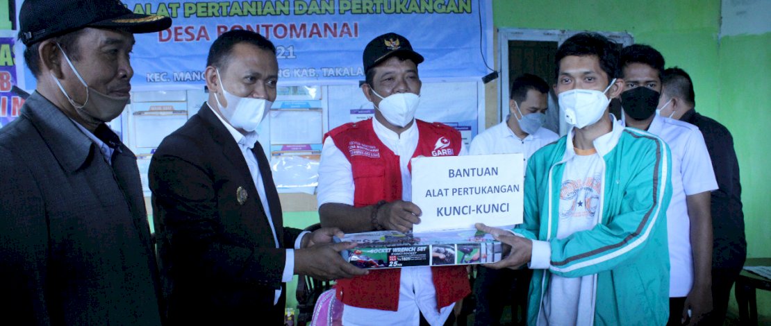 Bupati Takalar Kembali serahkan BLT dan Bantuan lainnya, Kali ini di Kec Mangarabombang