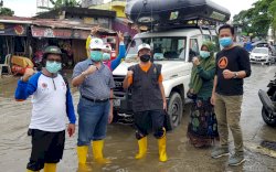 Plt Gubernur Sulsel Arahkan Tim Bersama Dinkes Cek Pelayanan Kesehatan di Lokasi Pengungsian Banjir