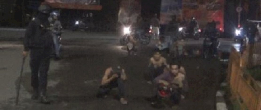 Peserta balap liar diamankan Tim Penikam dan Patmor Polrestabes Makassar. (Foto: Detik)