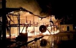 Dini Hari, Dua Rumah Panggung di Wajo Ludes Dilalap Si Jago Merah