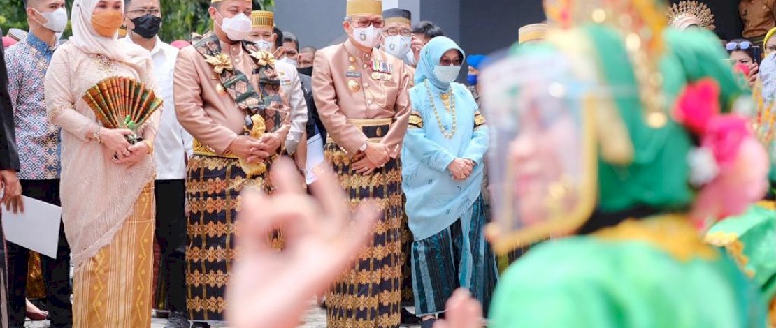 Suasana penyambutan Plt Gubernur Sulsel, Andi Sudirman Sulaiman dan Ketua DPRD Sulsel Andi Ina Kartika, didampingi Wali Kota Parepare, Taufan Pawe. 