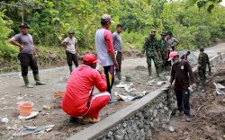Kemanunggalan TNI-Polri dan Rakyat Tergambar di Drainase 800 Meter Bacukiki