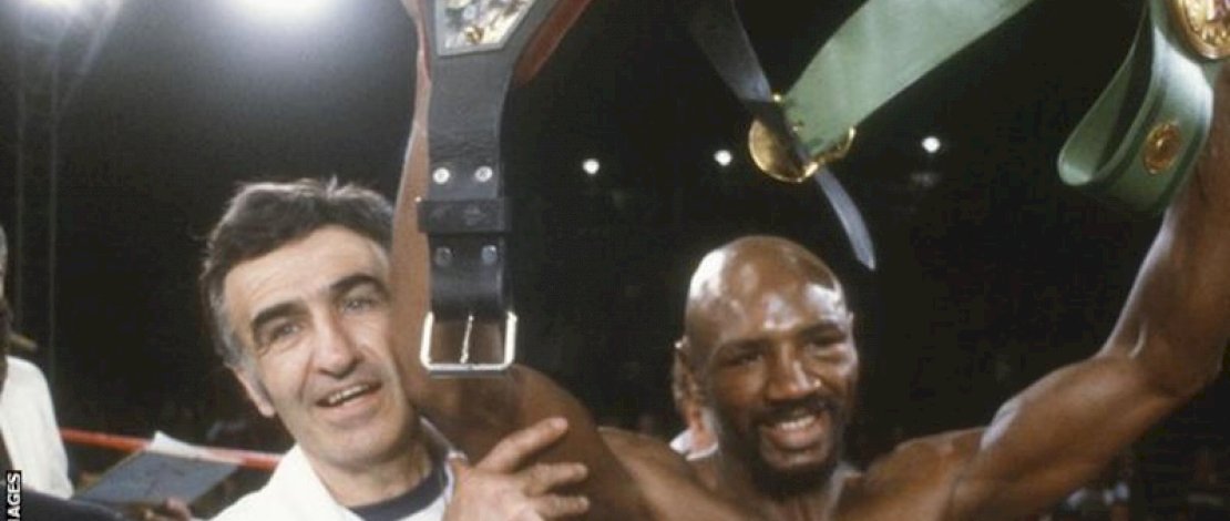 Hagler merayakan kemenangan setelah mengalahkan Roberto Duran untuk gelar kelas menengah WBA, WBC dan IBF pada 10 November 1983 di Caesars Palace di Las Vegas.