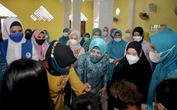 Kolaborasi, TP PKK Sulsel dan TP PKK Makassar Salurkan Bantuan Bagi Korban Banjir