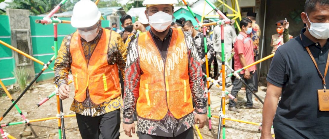 Plt Gubernur Sulsel Andi Sudirman Sulaiman saat menghadiri peletakan batu pertama Ponpes Mahyajatul Qurra.