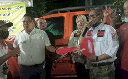 Yugo Serahkan Bantuan Mobil Core ke Pengurus Orari Daerah Sulsel
