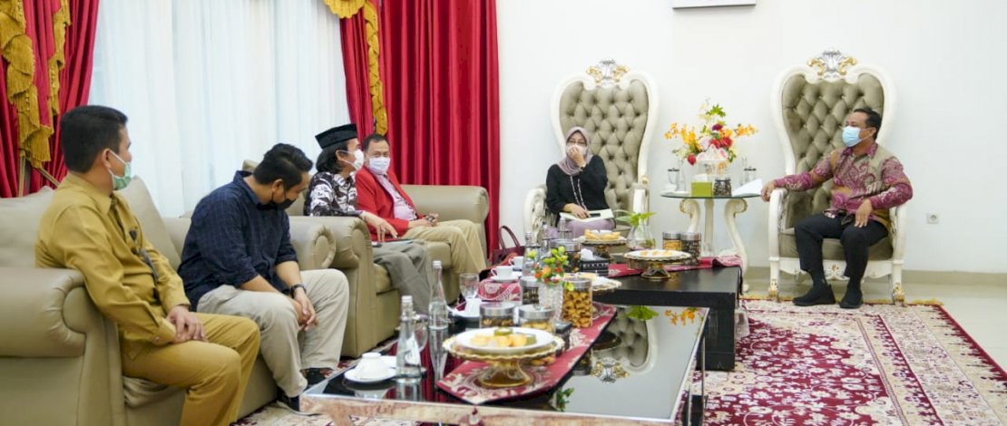 Plt Gubernur Sulsel, Andi Sudirman Sulaiman, menerima kunjungan Tim Kaukus Masjid 99 Kubah.