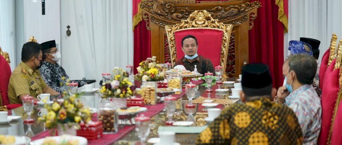 Plt Gubernur Sulsel, Andi Sudirman Sulaiman saat menerima pengurus FKUB Sulsel.