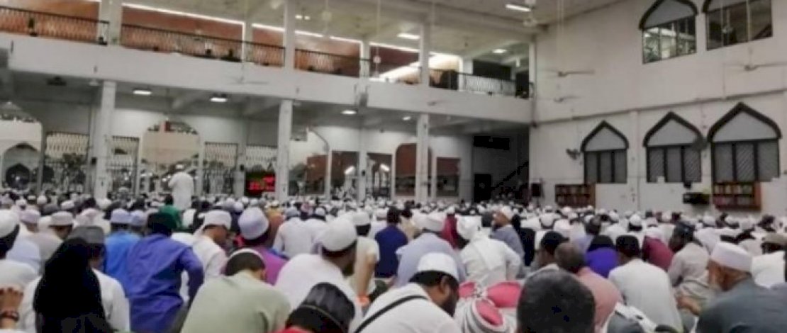 Muslim di Masjid Seri Petaling Mosque di Kuala Lumpur, Malaysia.