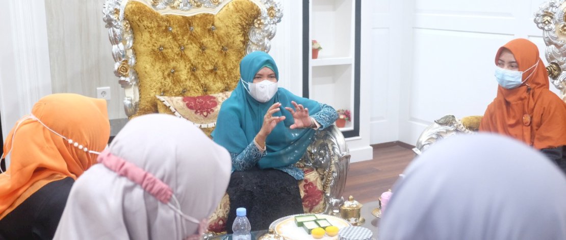 Ketua Dekranasda Takalar Dr. Hj. Irma Andriani S.Pi M.Si