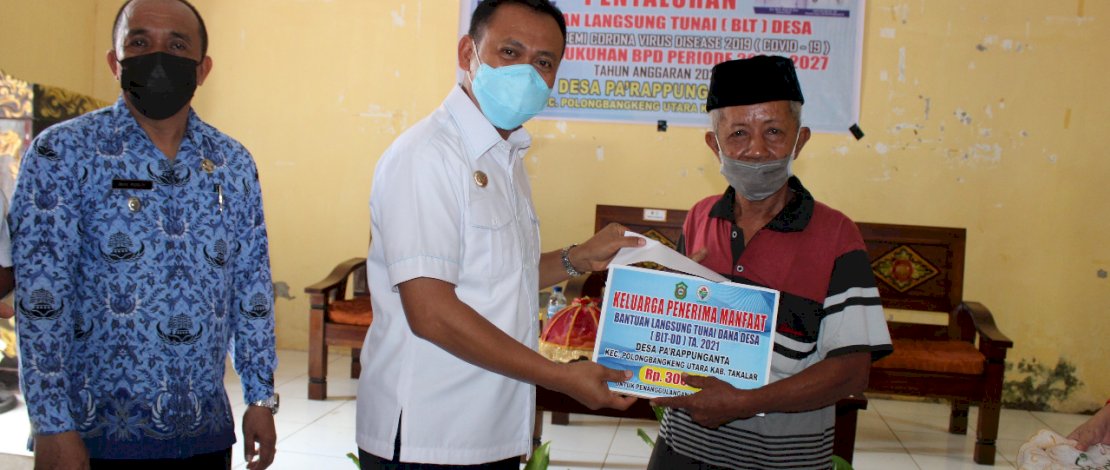 Bupati Takalar Bagikan Sapi di Pa'rapunganta, Kades: Sudah 100 Sapi Terbagi di Sini