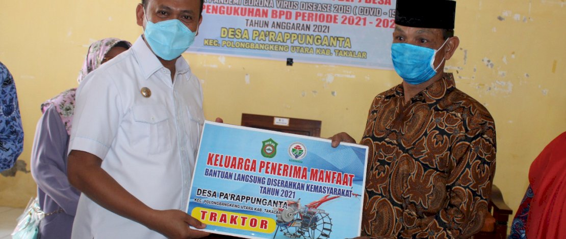 Bupati Takalar Bagikan Sapi di Pa'rapunganta, Kades: Sudah 100 Sapi Terbagi di Sini