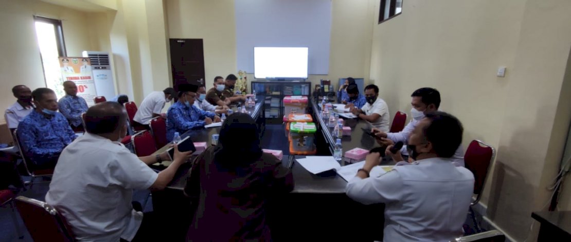 Rakor OPD terkait di ruangan Kepala Bapenda Muh Rudi dihadiri Kejari Luwu, Erny Maramba, Rabu (17/3/2021).