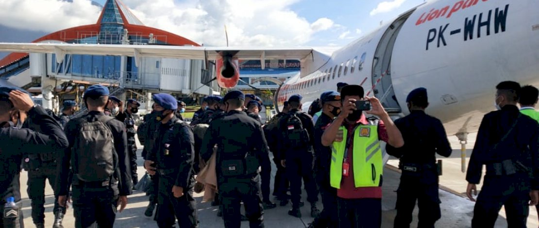 Pasukan BKO Satbrimob Polda Sulsel Tembus Medan Darat Papua Sejauh Ratusan Kilometer