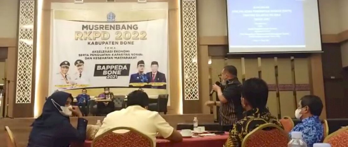 Syaifullah Latief protes dan walk out dari rapat Musrenbang di Hotel Novena, Bone.