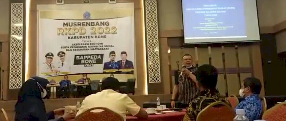 Syaifullah Latief protes dan walk out dari rapat Musrenbang di Hotel Novena, Bone.