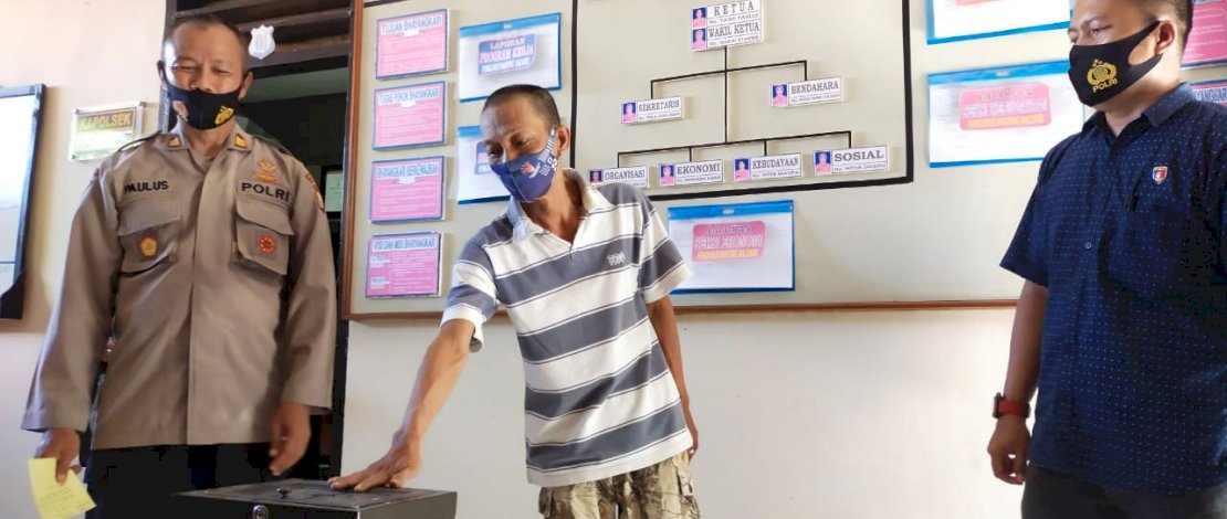 Maling celengan masjid saat diamankan aparat dari Polsek Bacukiki.