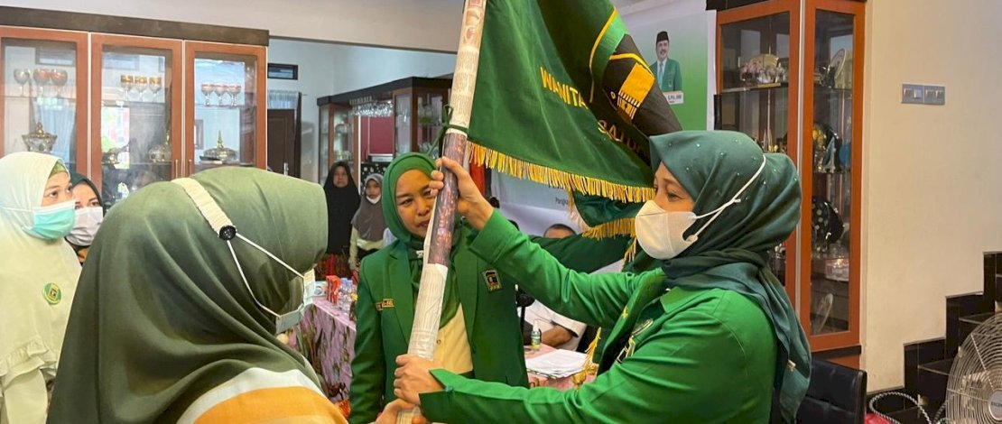 Ketua WPP Sulsel, Andi Nurhidayati Zainuddin saat melantik pengurus WPP Pangkep.