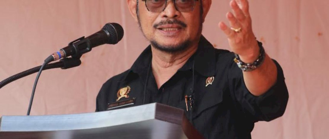 PANEN RAYA. Menteri Pertanian Syahrul Yasin Limpo melakukan panen raya padi di lahan seluas 1.000 hektar (ha) sekaligus melakukan gerakan serap gabah petani, di Desa Je’netaesa, Kecamatan Simbang, Kabupaten Maros, Sabtu, 20 Maret 2021. 