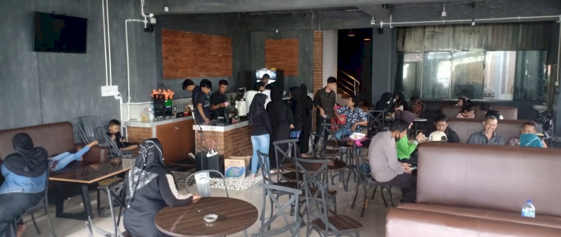 Suasana di Cafe Rustic Makassar. 