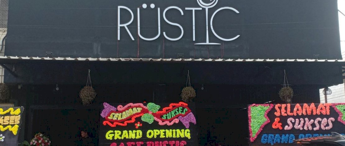 Suasana di Cafe Rustic Makassar. 