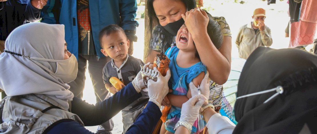 Bupati Lutra, Indah Putri Indriani saat kunungan kerja ke Dusun Pulau, Desa Sassa, Kecamatan Baebunta, Lutra.