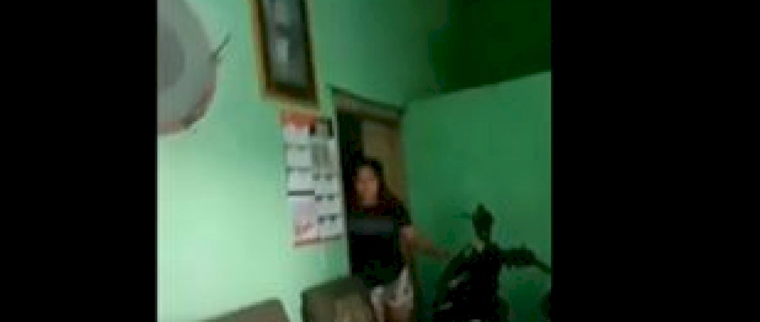 Detik-detik selingkuhan Bu Kades ditangkap warga saat hendak kabur.