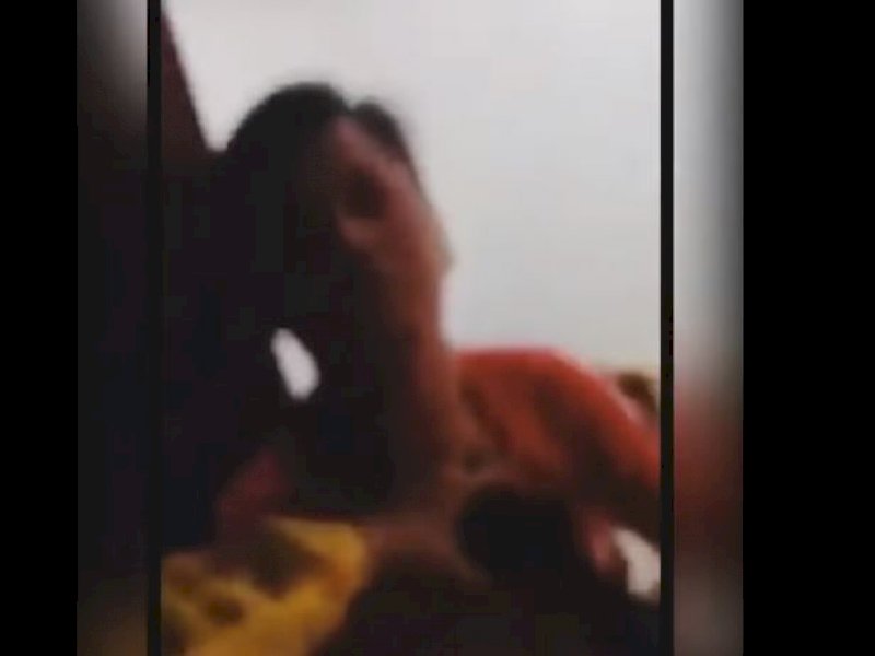 Video Detik-detik Suami Pergoki Istrinya Selingkuh dengan Oknum Polisi di Dalam Kamar