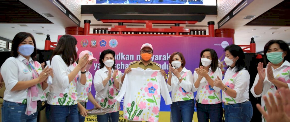 Hadiri Vaksinasi PERWANTI, Wali Kota Makassar Imbau Warga Ikut Vaksin