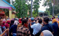 Ingin Temui Pendemo, Ratusan Emak-emak Datangi Kantor Dinsos Jeneponto