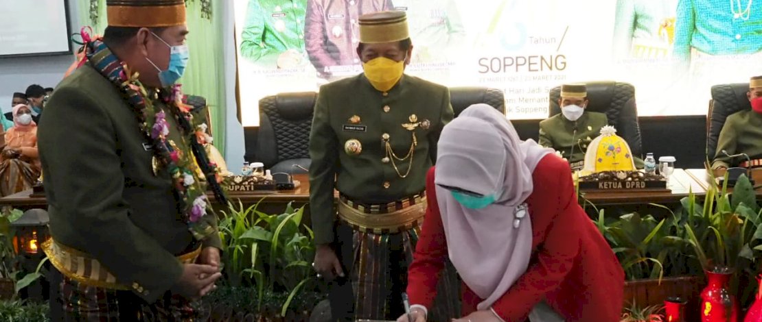  Sekprov Sulsel, Abdul Hayat Gani saat menghadiri peringatan hari jadi Soppeng. 