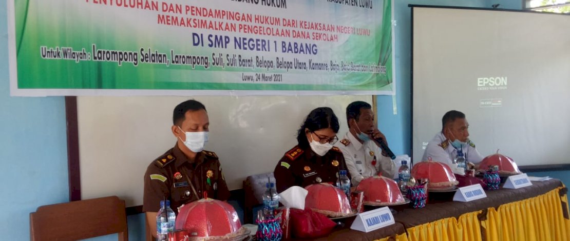 Kejari Luwu Minta Kepala Sekolah Membuat Trobosan Ditengah Pandemi Kejari Luwu Minta Kepala Sekolah Membuat Trobosan Ditengah Pandemi