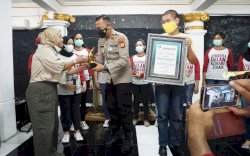 Dr Imaculata Beri Penghargaan Polsek Panakukkang Atas Kinerja Terkait Kekerasan Anak