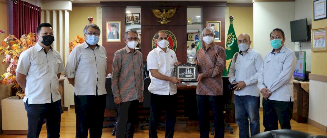 Foto-foto silaturahmi Direksi Kalla Group dengan Kapolda dan Kajati Sulsel.