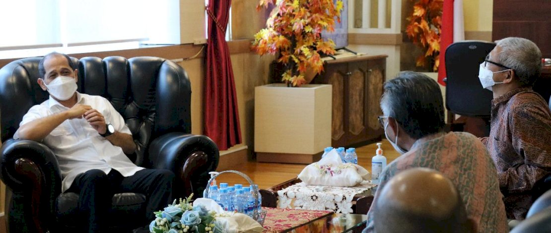 Foto-foto silaturahmi Direksi Kalla Group dengan Kapolda dan Kajati Sulsel.