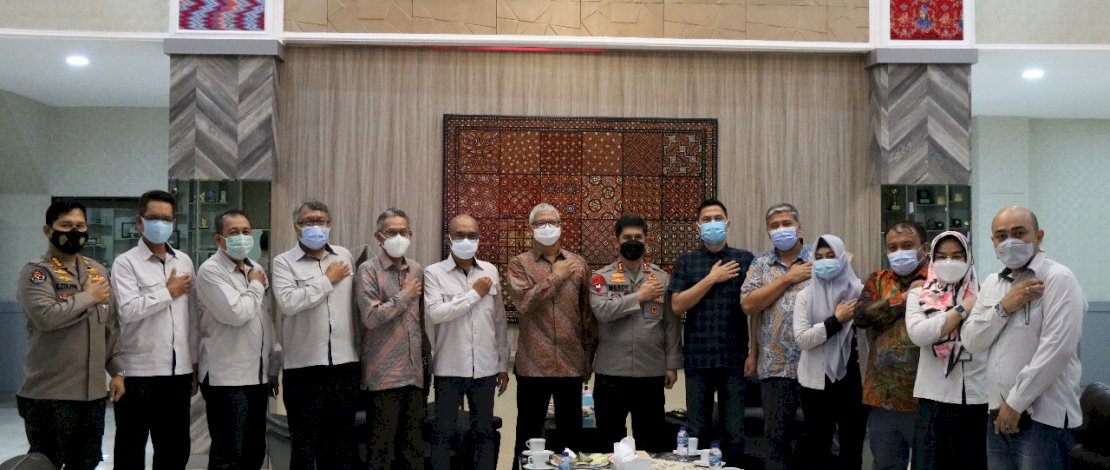 Foto-foto silaturahmi Direksi Kalla Group dengan Kapolda dan Kajati Sulsel.