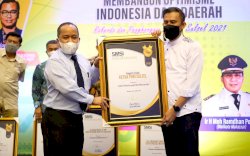 Ketua PHRI Sulsel Raih Penghargaan Profesional Peduli Media dan Pers