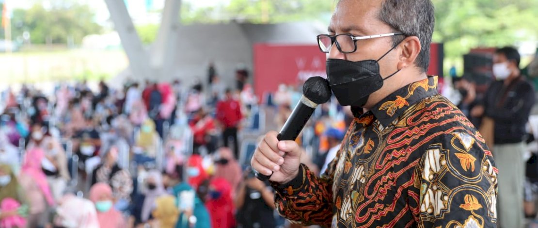 Wali Kota Makassar, Moh Ramdhan Pomanto pada festival vaskinasi di Karebosi, Sabtu, 27 Maret 2021.