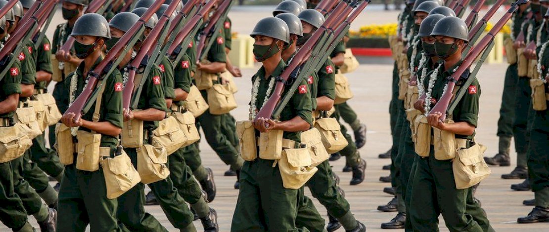 Militer mengadakan parade untuk memperingati Hari Angkatan Bersenjata. (EPA)