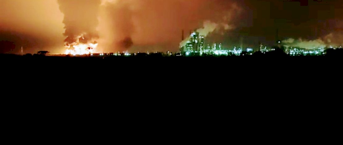 Kebakaran di kilang minyak Balongan, Indramayu.