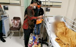 Dampingi Kapolri dan Panglima TNI, Plt Gubernur Sulsel Jenguk Korban Ledakan Bom